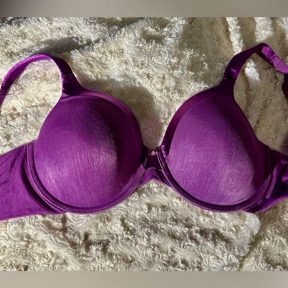 Vanity Fair, underwire support, full figure bra, satin accents. 36D. Wild berry.